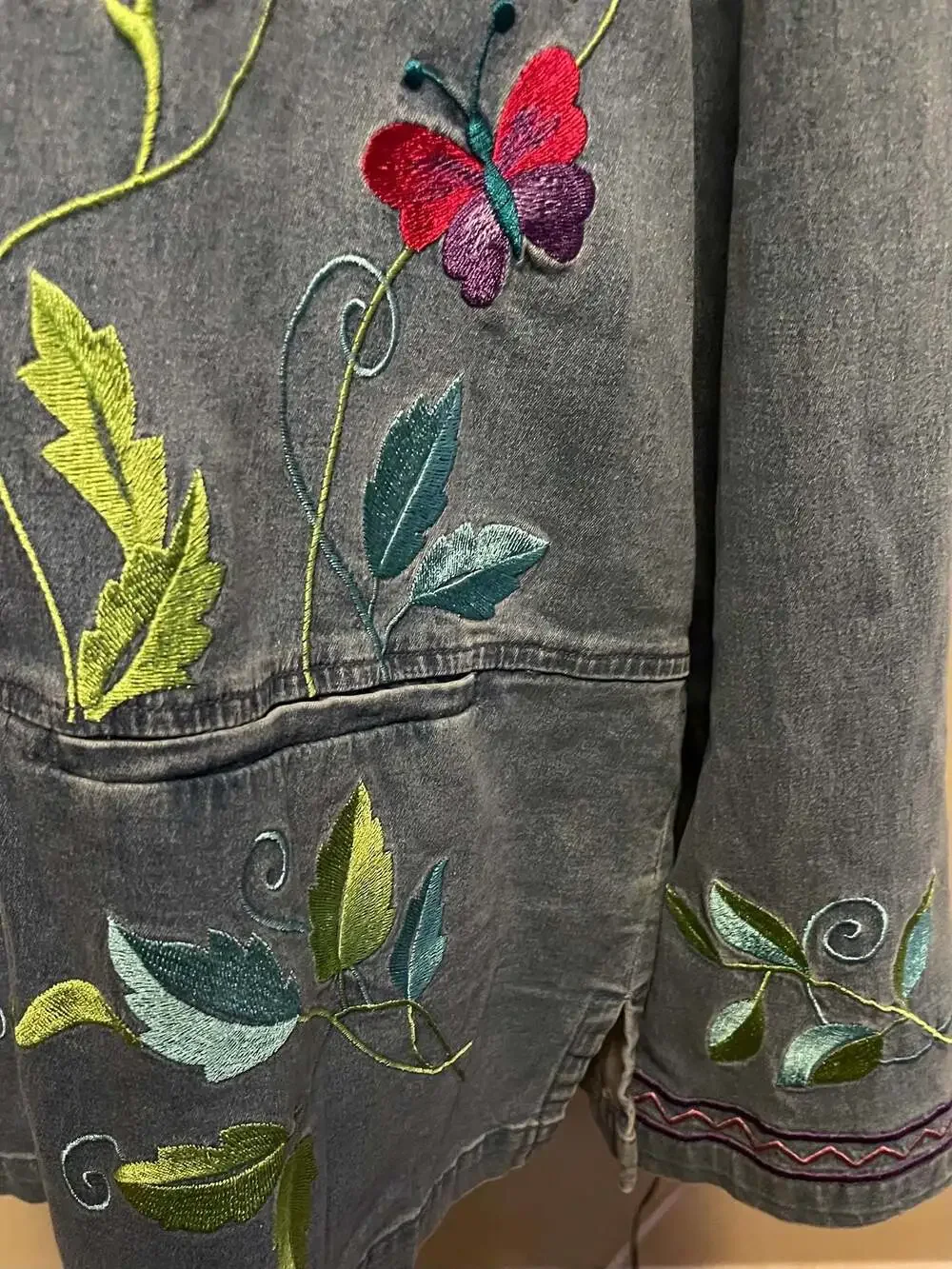 Denim Chore Jacket Teacher Chic Embroidery Jean Sz.L Cottage core - Picture 8 of 8